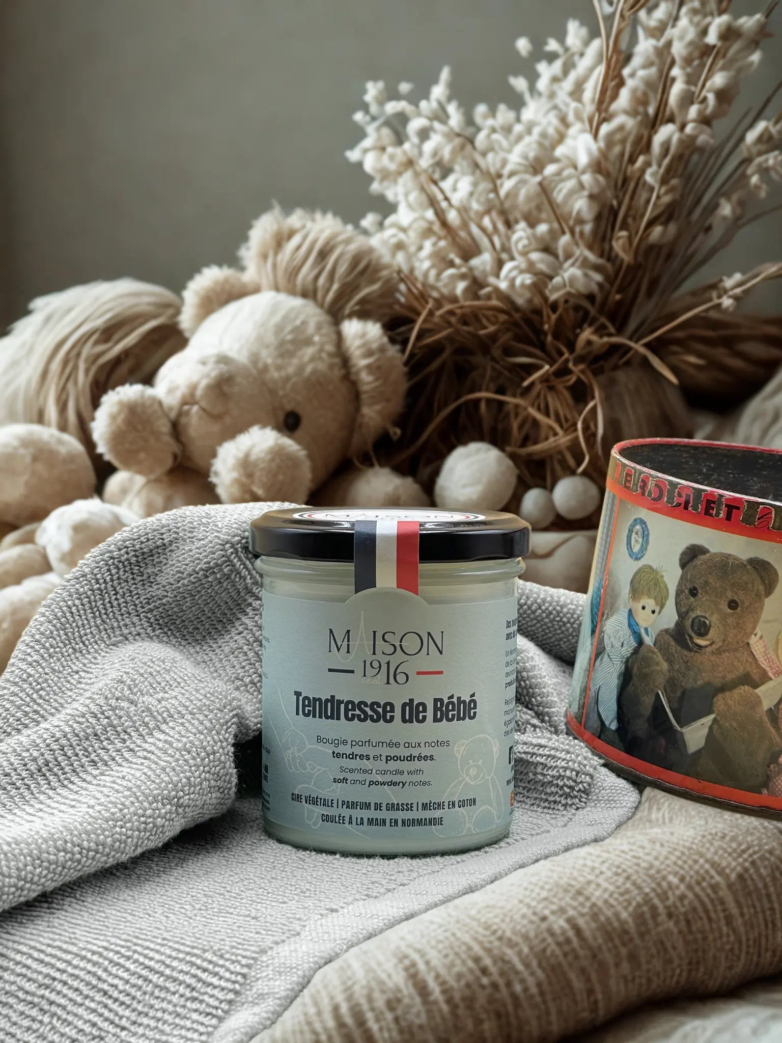 Bougie Parfumée - Tendresse de Bébé | Maison 1916✨ Maison 1916